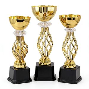 Le trophée de la Coupe de football États-Unis-Canada-Mexique 2026 peut être personnalisé comme cadeau commémoratif ou prix lié aux supporters. - Product Image 1