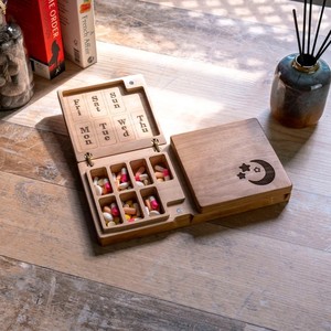 Organizador de Pastillas de Madera, Dispensador Semanal de Pastillas para 7 Días con Cierre Magnético, Caja de Almacenamiento con Grabado de <span class=keywords><strong>Sol</strong></span> y Luna para Viajes y Hogar - Product Image 2