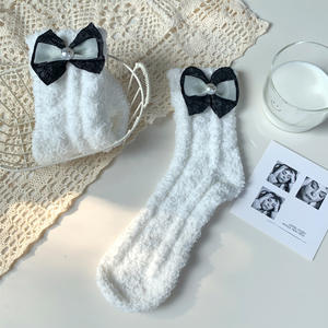 Bajo MOQ Invierno Bowknot Grueso <span class=keywords><strong>Dormir</strong></span> Cama Calcetines Microfibra Coral Fleece Fuzzy Home Mujeres Calcetines esponjosos - Product Image 6