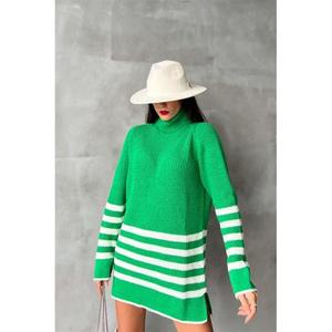 Robe pull oversize rayée Palgen, col roulé, coupe ample, en laine respirante, couleur contrastée verte, mode féminine - Product Image 3