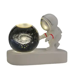 Luz nocturna de astronauta creativa, bola de cristal, base iluminada, pantalla de mesa, regalo de estudiante para niños, regalo de cumpleaños