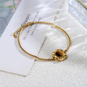 Pulseras de Acero Inoxidable para Mujer, Chapadas en Oro de 18K, con Dijes de Aventurina Verde en Forma de Bola, Hipoalergénicas, Cadena Gruesa - Product Image 5