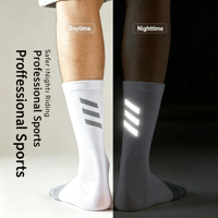 Chaussettes de cyclisme réfléchissantes 2026 pour hommes, en nylon, séchage rapide, respirantes, pour la conduite nocturne, vélo de route, antidérapantes, vêtements de sport