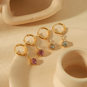 Pendientes de Aro de Acero Inoxidable con Baño de Oro de 18K, Zirconia Redonda Engastada en Garra, Diseño Geométrico para Uso Diario - Product Image 2