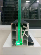 1/2-Zoll 12 mm Starkes Gehärtetes Glas Aluminium U-Profil Brüstungsgeländersystem - Product Image 3