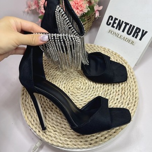 Sandales à talons hauts pour femmes, style été 2024, avec strass, cristaux et franges, pour club de nuit, à lanières enveloppantes, bout ouvert - Product Image 2