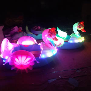 Venta Directa de Fábrica, Bote de Pedales de Plástico con Forma de Cisne para Parque Acuático, Bote Eléctrico Duradero con Manivela para Niños, Atracciones de Diversión - Product Image 2