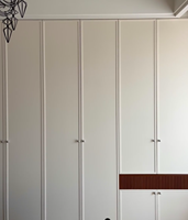 Armoire autoportante de style français peinte sur mesure pour chambre à coucher, meuble de chambre en MDF avec porte, éclairage réglable, armoires pliantes en verre