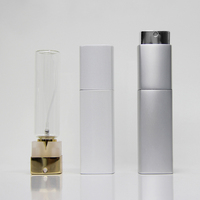 Hotsale 15ml Aluminium Carré Portable Rechargeable Twist up Parfum Atomiseur