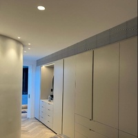 Diffuseur d'air linéaire en aluminium moderne et industriel sur mesure, durable et réglable pour projets de ventilation de plafond et de mur