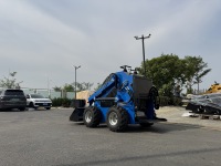 Mini Caricatore Compatto con Piattaforma, Passo 760mm, Altezza di Scarico 1370mm, con Attacco Rapido per Piccole Fattorie