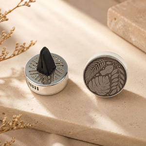 Diffusore di Aromi per Auto con Clip per Bocchetta di Ventilazione in Lega di Zinco con Motivo a Foglie, Rimozione Odori e Supporto per Aroma, Personalizzabile con Logo - Product Image 4