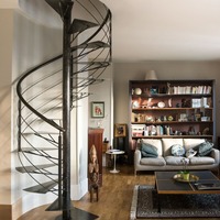 Escalier en colimaçon compact Anewson pour grenier, sous-sol, petit espace, structure métallique durable, montage facile, système d'escalier en spirale