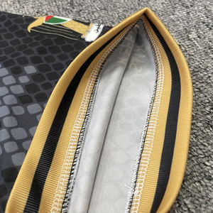 Maillot de football pour hommes avec broderie d'écusson de sublimation personnalisée - Product Image 5