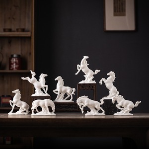 Estatuilla de Caballo Blanco pequeño de ocho corceles de cerámica MSH con textura de cola transparente - Product Image 2