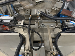 Machine de perçage et de taraudage rotative à six postes, multi-axes, pour le perçage et le taraudage de dents - Product Image 1