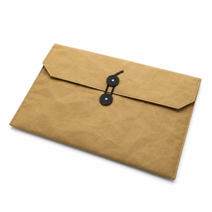 Funda para Portátil Lavable, Sobre de Papel Kraft con Solapa, Cierre de Cordón y Botón, 37x26cm, Logotipo Personalizado Impreso en Serigrafía, Regalo Corporativo - Product Image 1