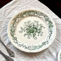 Service de vaisselle en céramique vert olive vintage français, motif floral en relief, compatible micro-ondes, assiette, bol, tasse, soucoupe, design circulaire
