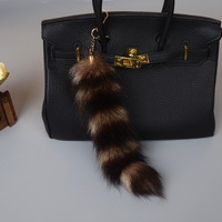 Vente en gros pour fabricants : Pendentif queue de raton laveur américain, accessoires queue de renard grande taille, pendentif pour sac de voiture, porte-clés