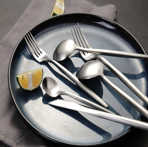 Juego de Cubiertos de Acero Inoxidable Dorado Mate Portugués de Lujo, Alta Calidad y Elegancia, Cuchillo, Cuchara y Tenedor para Fiestas, Venta al Por Mayor - Product Image 3