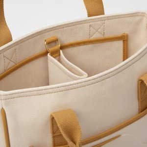 กระเป๋าใส่ไม้พายพิคเคิลบอลแบบมีซิป Heritage Canvas รุ่น Zip Court Tote ใส่ไม้พายได้ 3 อัน ผลิตจากผ้าฝ้ายผสมโพลีเอสเตอร์ รับสกรีนโลโก้ ขายส่ง กระเป๋าสำหรับกีฬาเทนนิสและพาเดล - Product Image 4
