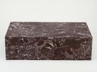 Table basse en marbre Rosso Levanto de luxe moderne SH STONE avec finition lisse, base robuste et design sans joint pour salon