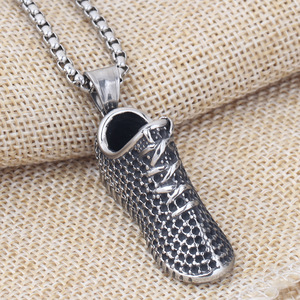 Collar con colgante de zapatilla de correr de acero inoxidable para hombres y mujeres, regalo de joyería de moda con cadena de color plateado - Product Image 1