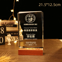 Trophée en verre cristal personnalisé avec gravure laser et base en bois LED, vente en gros par l'usine Honor