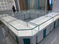 Vitrine de magasin de lunettes haut de gamme personnalisée, moderne, de luxe, en acier inoxydable, bois MDF, avec éclairage LED et acrylique, robuste