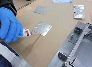 Adhesivo Instantáneo de Cianoacrilato de Etilo Reforzado con Caucho <span class=keywords><strong>LOCTITE</strong></span> 435 <span class=keywords><strong>para</strong></span> Unión de Metal, Plástico y Caucho - Product Image 5