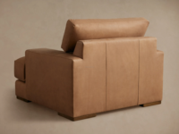 Chaise de salon personnalisée en cuir et en tissu, avec design transitionnel et luxueux