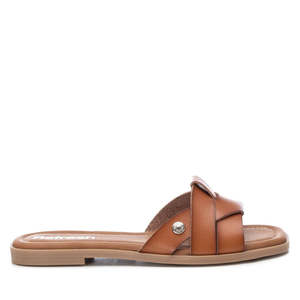 Sandalias Planas para Mujer Refresh, Color Taupe, de Cuero, Estilo Chanclas, Tacón Bajo, Cómodas, para Verano - Product Image 1