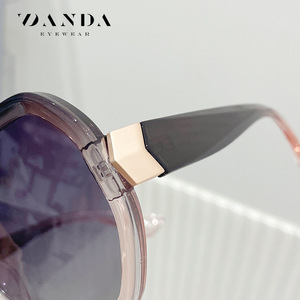 DANDA Lunettes de soleil polarisées TJ713, monture rectangulaire complète, UV400, lunettes de soleil de voyage à la mode pour femmes - Product Image 4
