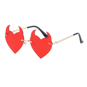 Demon Love <span class=keywords><strong>Bull</strong></span> Head Gafas de sol New Party, Ball, Dark Glasses, Funny Metal Glasses en Europa y América - Product Image 1