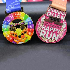 Medaglie di arrampicata in montagna con sci in metallo Premio di pallacanestro maratona pronta corsa di natale medaglie di corsa in metallo medaglia d'oro - Product Image 3