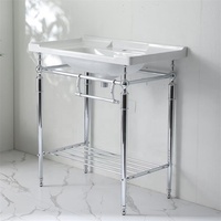 Berdiri bebas Vanity kamar mandi Victorian dengan mangkuk keramik baja nirkarat logam berdiri Kit keran rel handuk