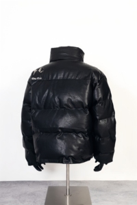 Blouson en <span class=keywords><strong>cuir</strong></span> pour <span class=keywords><strong>homme</strong></span> Thug Club Hiver 2025 avec lettres brodées, col à crochets étoiles et lune, manteau chaud en coton et duvet de haute qualité pour hommes - Product Image 2