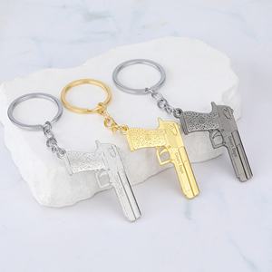 Porte-clés en métal en forme de pistolet, personnalisé, en alliage de zinc, étanche, de haute qualité, pour voiture, vente en gros - Product Image 1