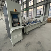Centre d'usinage CNC pour profilés aluminium robustes OUWO avec broche motorisée italienne et Siemens 828D pour usine de fenêtres et de portes