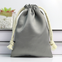 Sac d'emballage de bijoux en satin de soie personnalisé pochette cadeau avec cordon étui à pinceaux cosmétiques articles de toilette de voyage sac à poussière de beauté luxe