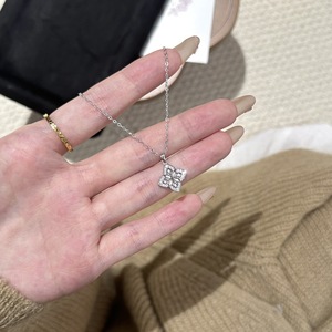 Collar de Perlas de Agua Dulce con Botón Barroco Retro de Plata de Ley S925, Diseño Moderno con Cadena Brillante para la Clavícula - Product Image 2