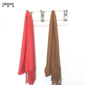 Bufanda Tejida Unipower en Rojo y Marrón Liso, Accesorio de Moda Femenina con Detalles de Flecos para el Invierno - Product Image 3