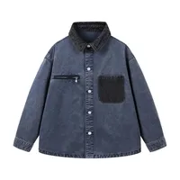 Chemise ample avec col en denim contrastant et poche plaquée, poche poitrine zippée, patte de boutonnage à 5 boutons