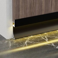 Plinthe LED en aluminium noir mat avec éclairage d'ambiance pour villas et appartements haut de gamme