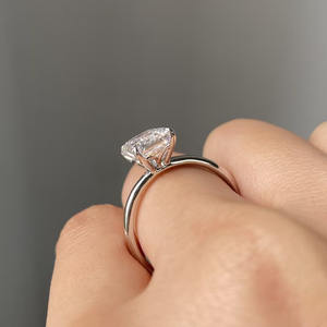 Anillo de Compromiso de Diamante Cultivado en Laboratorio con Corte Esmeralda de 4.0CT, Color G, Claridad VS1, Oro Blanco de 14k/18k, Joyería de Provenza - Product Image 2