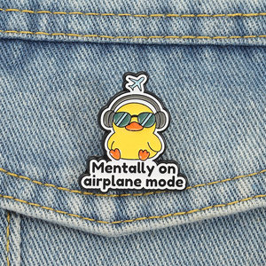 Broches en émail en forme de canard mignon, motif 'Mentally on Airplane Mode', pour <span class=keywords><strong>le</strong></span> bien-être personnel, badge pour sac à dos et revers, bijoux cadeau, vente en gros - Product Image 1