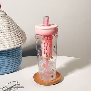 1000ml Niedliche Frucht- und Blumenmuster Umweltfreundliche Plastik-Wasserflasche mit Strohhalm BPA-frei Auslaufsicher für Erwachsene - Product Image 5