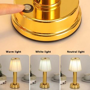 Luminária de Mesa Moderna LED Recarregável com Toque, Dimerizável, Abajur de Tecido Dourado Plissado, Carregamento Rápido Tipo-C, Iluminação Ambiente para Restaurantes - Product Image 4