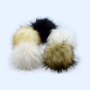 2024 alta calidad precio bajo color clásico mapache piel de zorro pompón para sombrero gorros DIY piel pompón bolsas bufanda Accesorios - Product Image 2