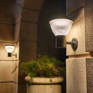 Lanterna <span class=keywords><strong>da</strong></span> Parete <span class=keywords><strong>Solare</strong></span> LED Monocristallina Impermeabile IP65 con Alloggiamento in Alluminio Nero per Esterni, Luce Notturna Wireless 12H per <span class=keywords><strong>Giardino</strong></span> - Product Image 3